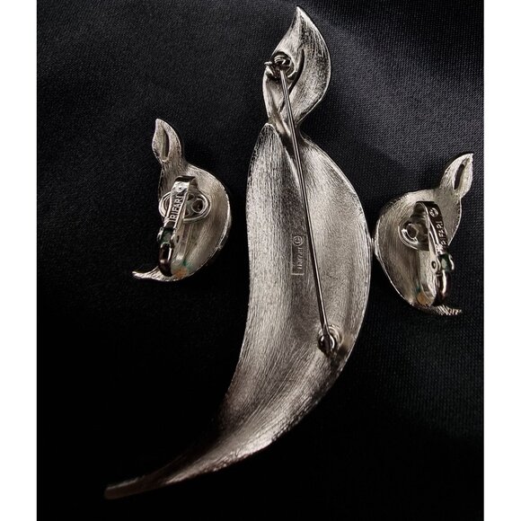 Vintage 1960s Trifari Silver Leaf Set – Brooch & Earrings - Picture 4 of 5